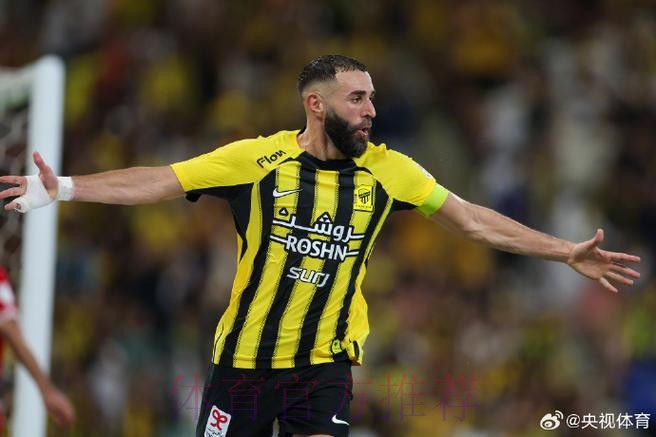 本泽马:有人接受不了前面那个人进球比自己多 本泽马:有人接受不了前面那个人进球比自己多